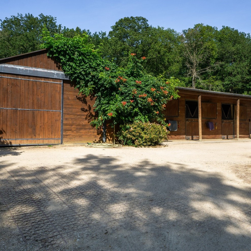 ECURIE DES MILLE CHENES - LA BOISSIÈRE ÉCOLE