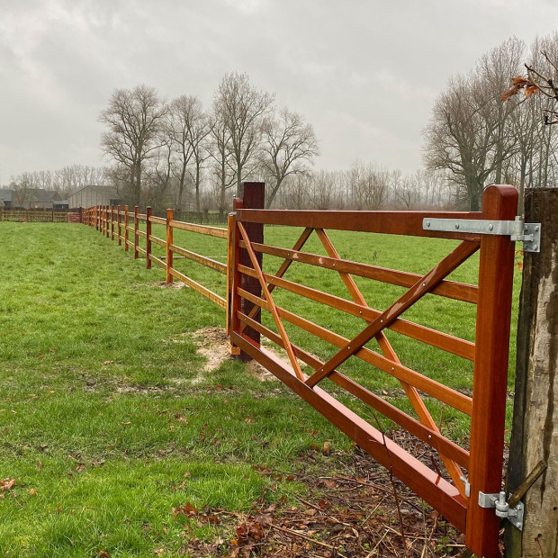 Gonds réglables pour barrière chevaux sur poteaux carrés