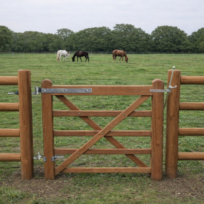 Gonds réglables pour barrière chevaux sur poteaux ronds