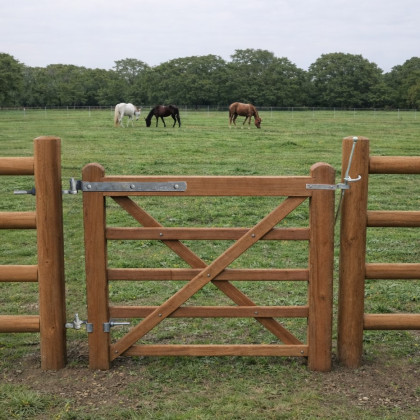 Gonds réglables pour barrière chevaux sur poteaux ronds